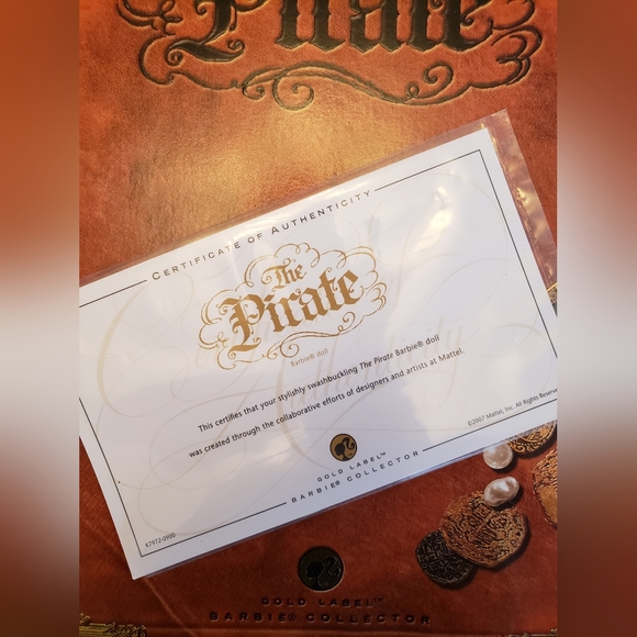 Collector's Gold Label 2007 "Pirate Barbie" - New w/ Certificate of Authenticity - Picture 4 of 15